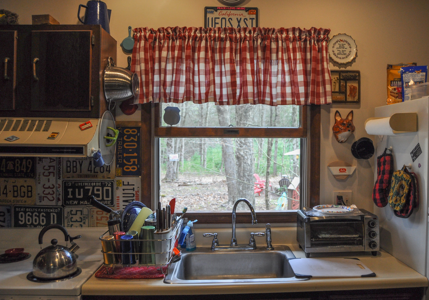 The view from the kitchen sink. Note the fox-shaped string holder on the right.